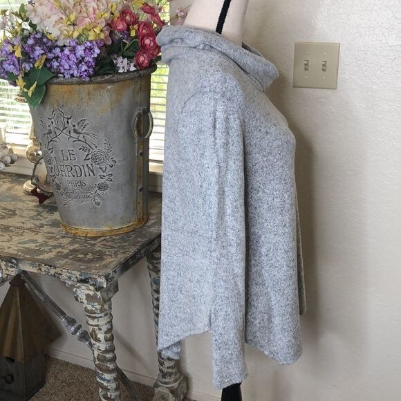 Misia gray long sleeve cowl neck asymmetrical top - Picture 3 of 14